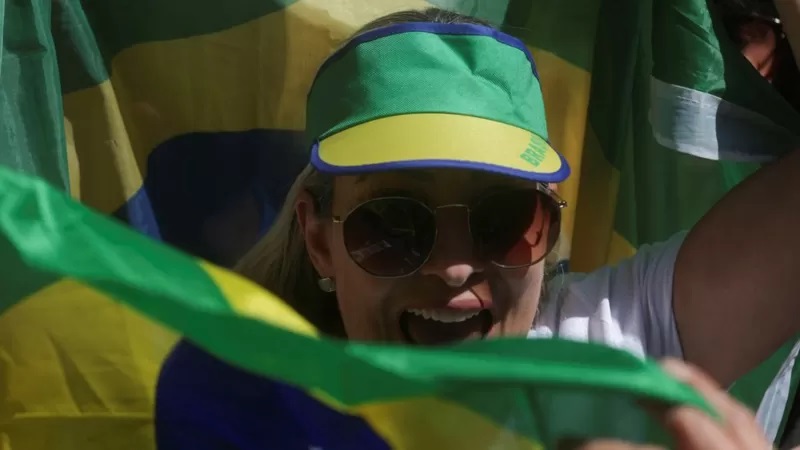 巴西现任总统博尔索纳罗的支持者参加一次竞选集会