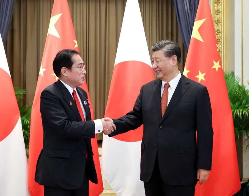 11月17日下午，国家主席习近平在泰国曼谷会见日本首相岸田文雄