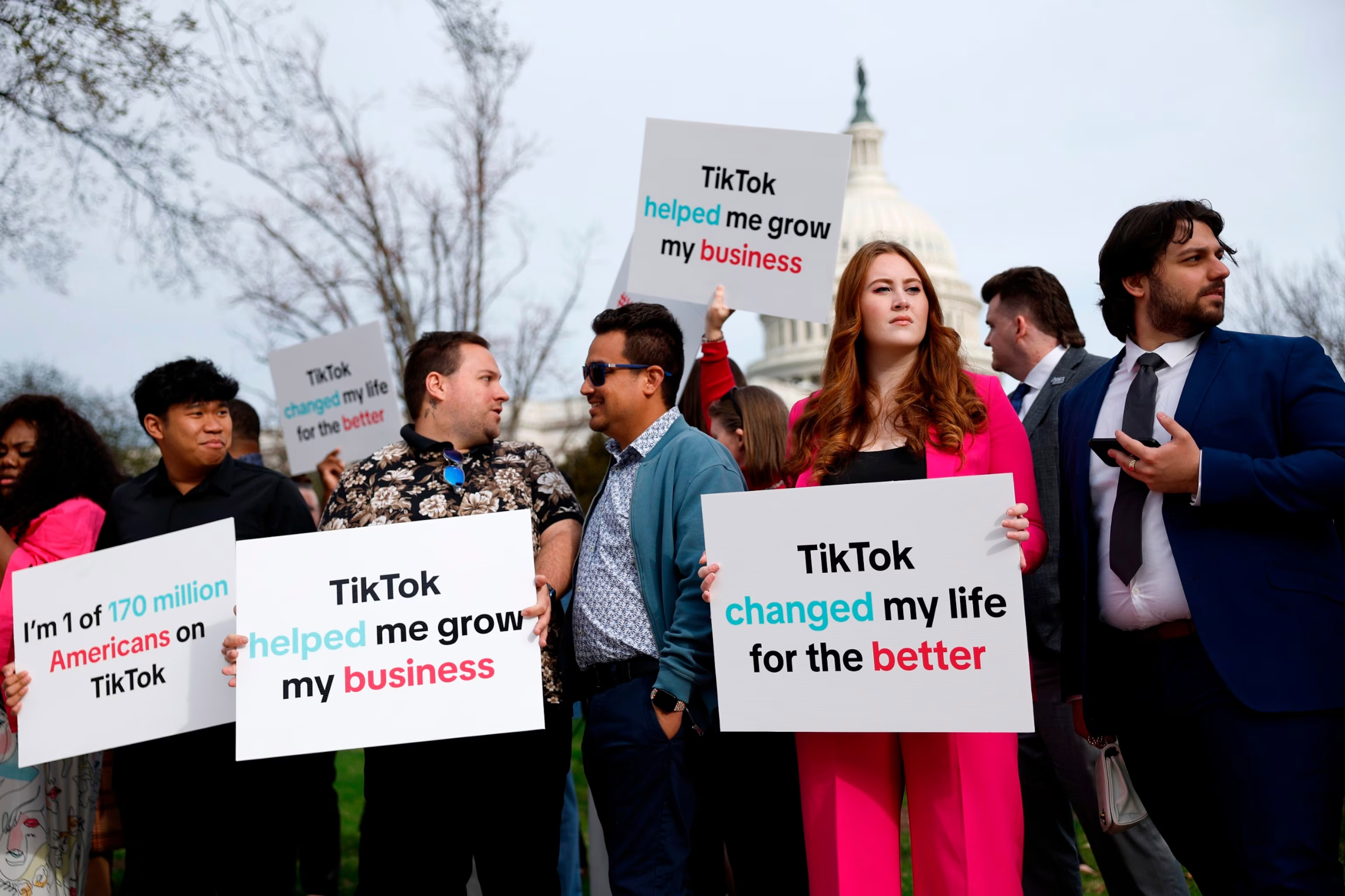 当地时间3月13日，大批TikTok支持者聚集在美国国会